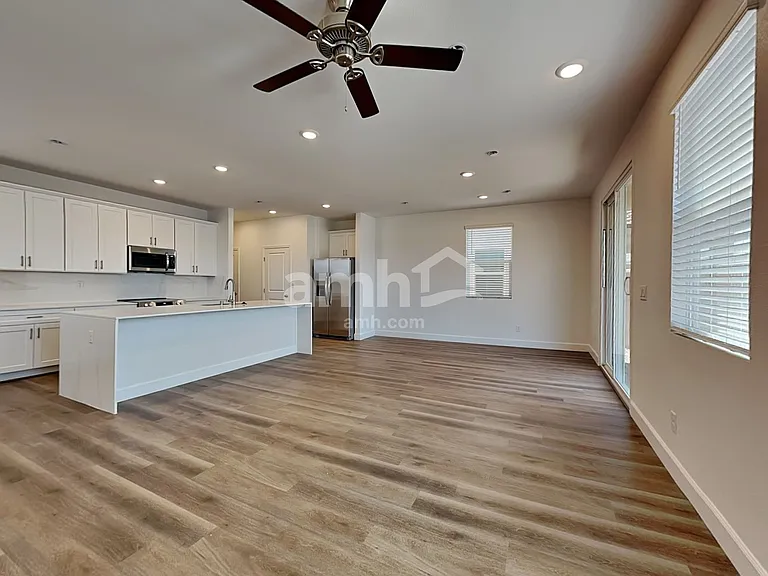 6495 Rush Ave — Photo 5