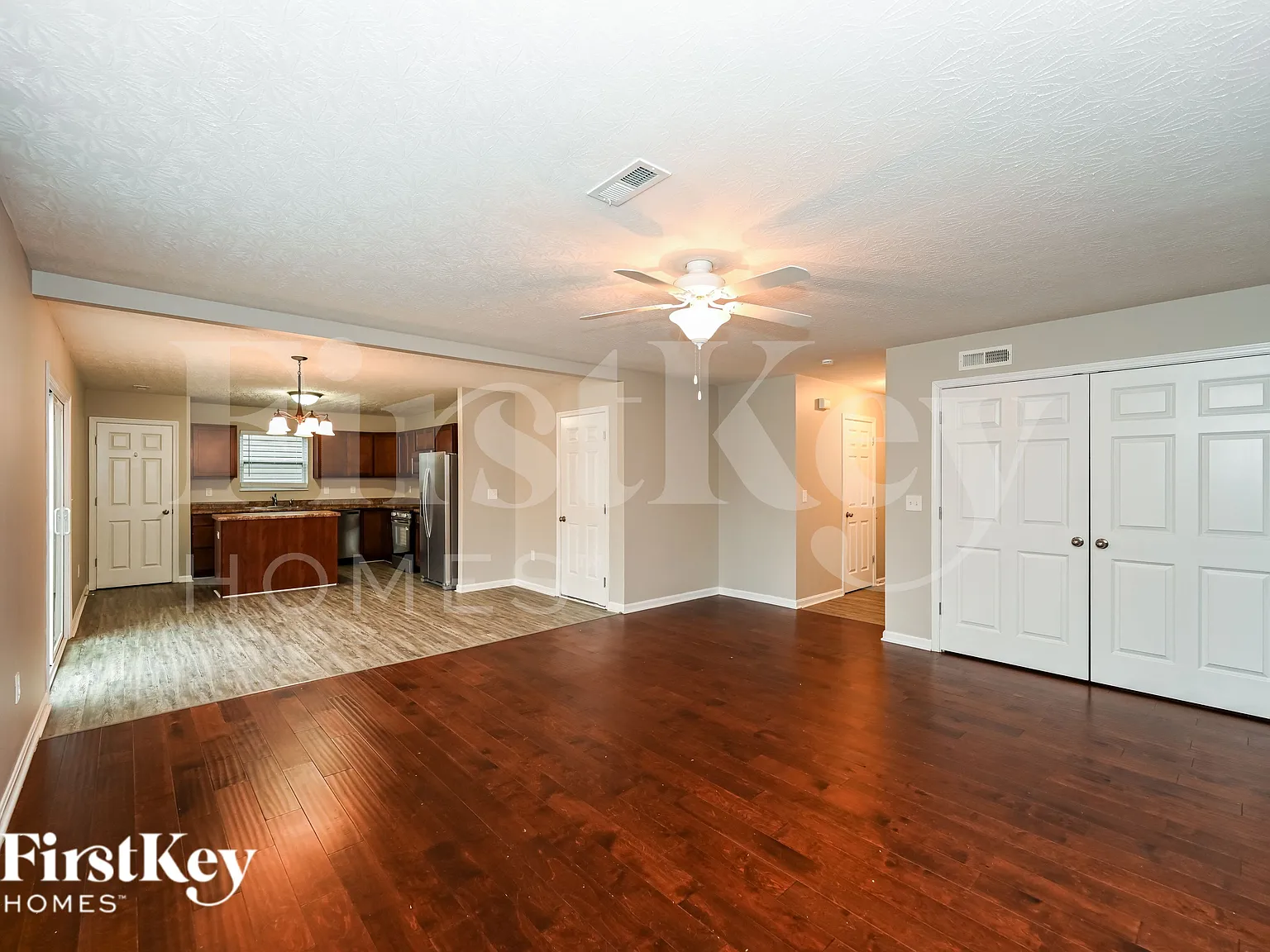 3 bed, 2.5 bath, 1736 sqft, $2,305 — Photo 4