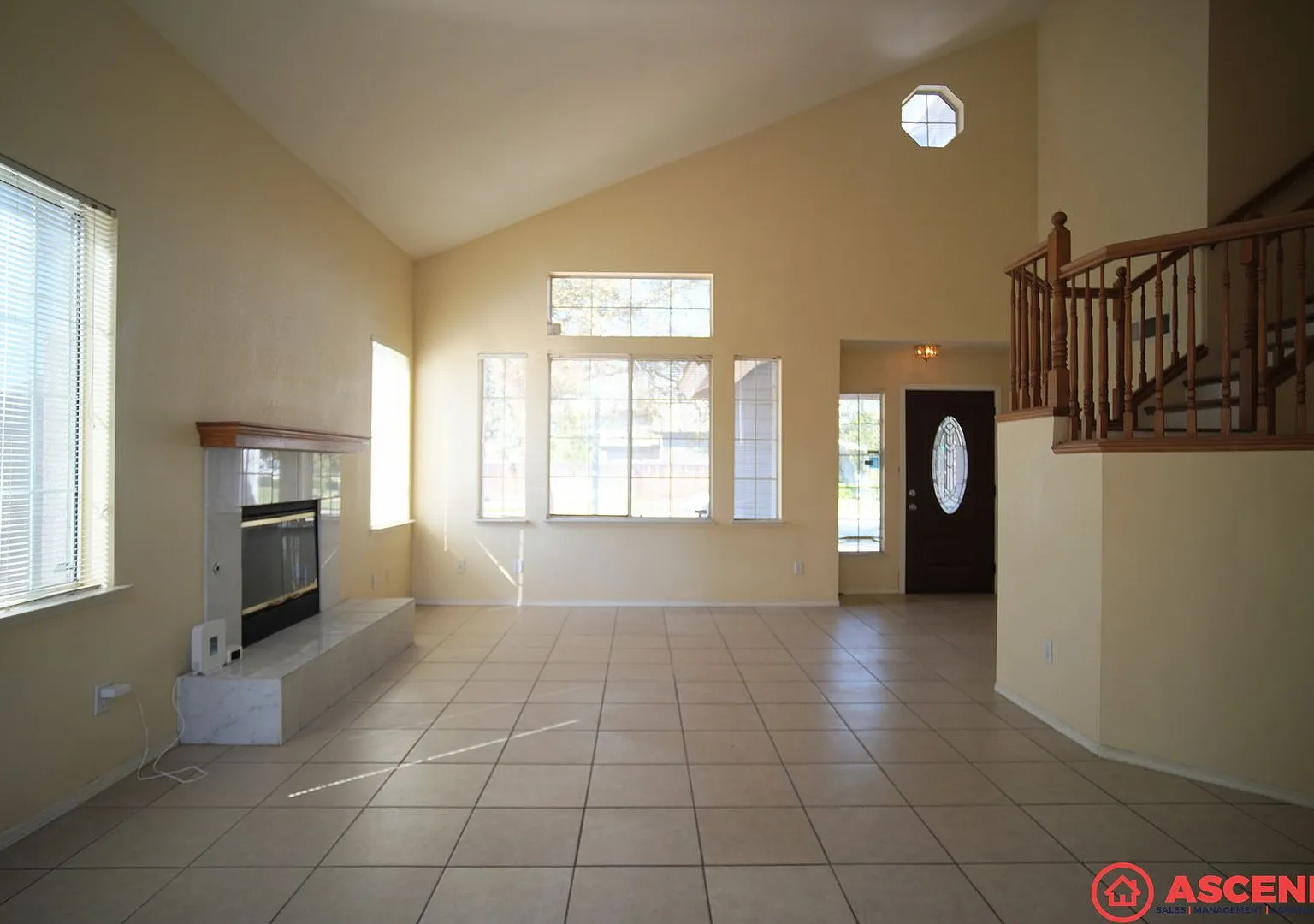 Fabulous Home in Campus Park! — Photo 2