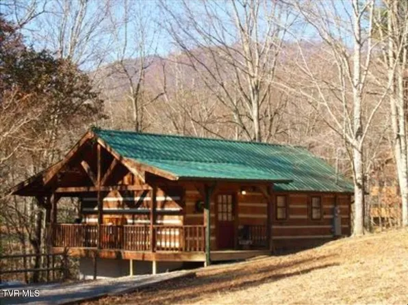 2208 Lake View Ln, Sevierville, TN 37876