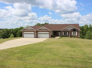 21404 Huntington Hills Dr, Anamosa, IA 52205