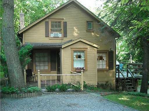 Great starter home in the blue ribbon Quaker Valley School District!