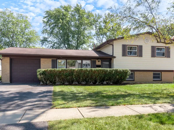 6967 Hawthorne Ln, Hanover Park, IL 60133