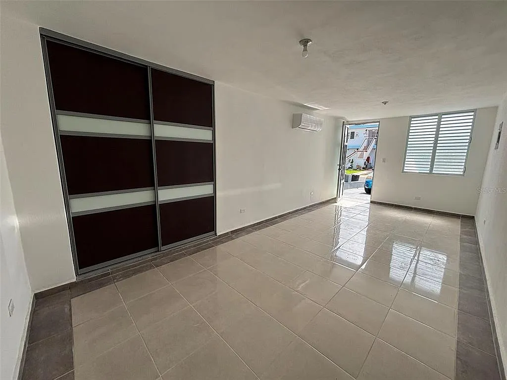 3 bed, 1.0 bath, $1,200 — Photo 3