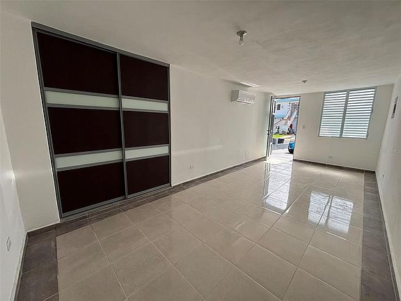 3rd image of 18 Six Street Sabana Gdns #18