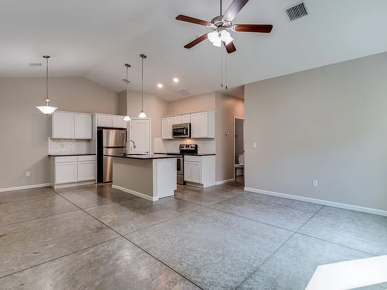 264 N Florence St — Photo 4