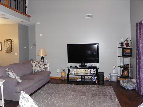2nd image of 3812 Wheatridge Dr
