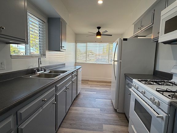 4th image of 1747 Acorn St