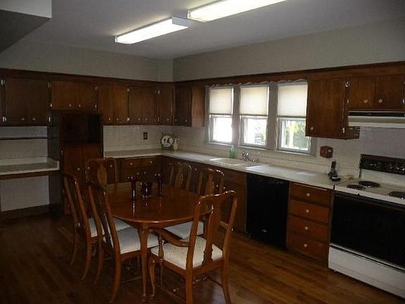 3rd image of 10040 W Edgerton Ave