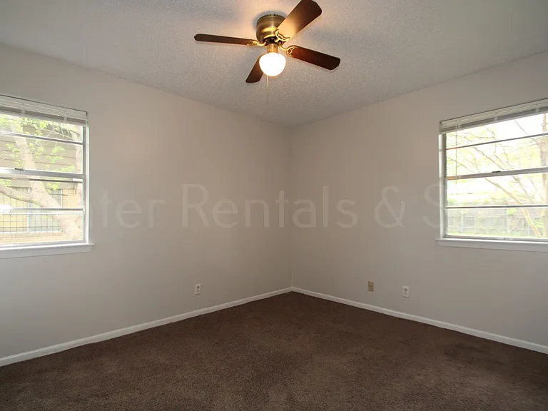 1905 Sherman Dr — Photo 20