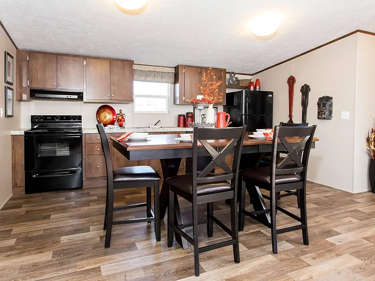 881 Woodland Blvd — Photo 4