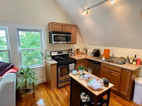 3rd image of 64 Surrey St #C