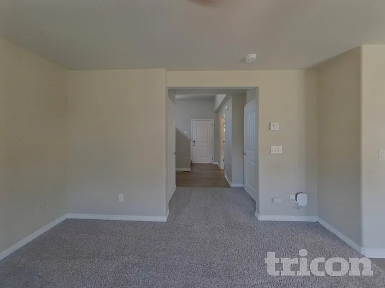 10865 Aliso Dr — Photo 2