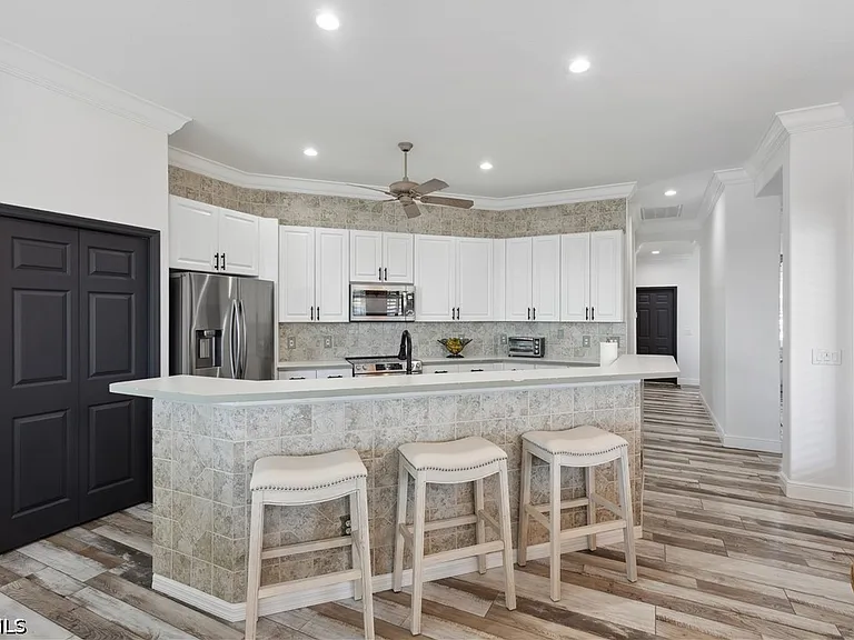2202 Grove Dr — Photo 13