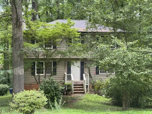 372 Nalley Dr, Stone Mountain, GA 30087