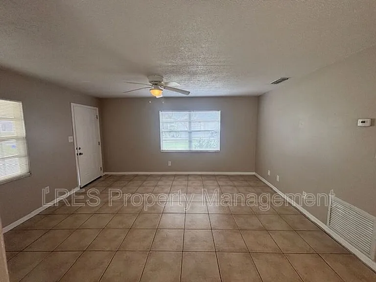 2437 Chase Ave #A — Photo 11