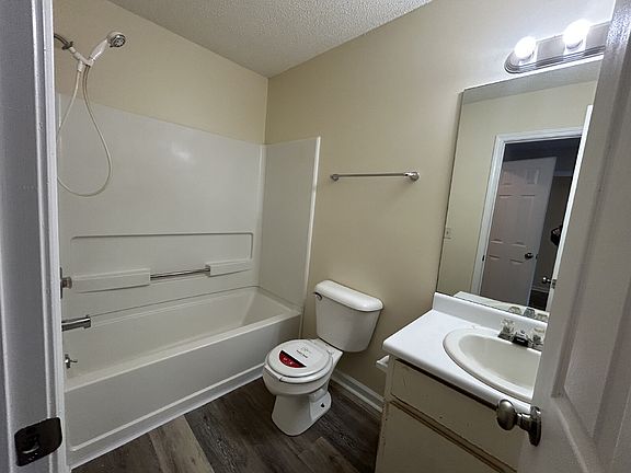 4th image of 903 Brett Dr APT E