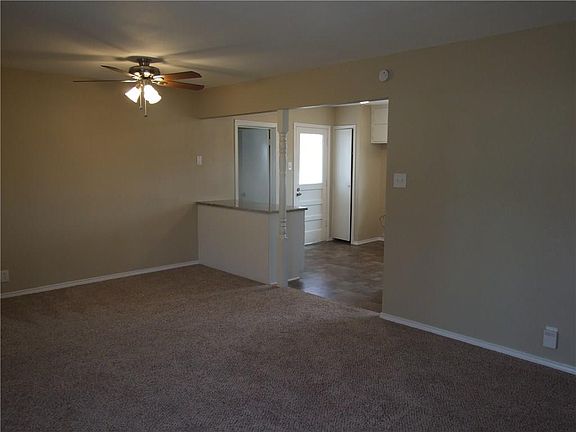 3rd image of 1033 Indian Hills Dr