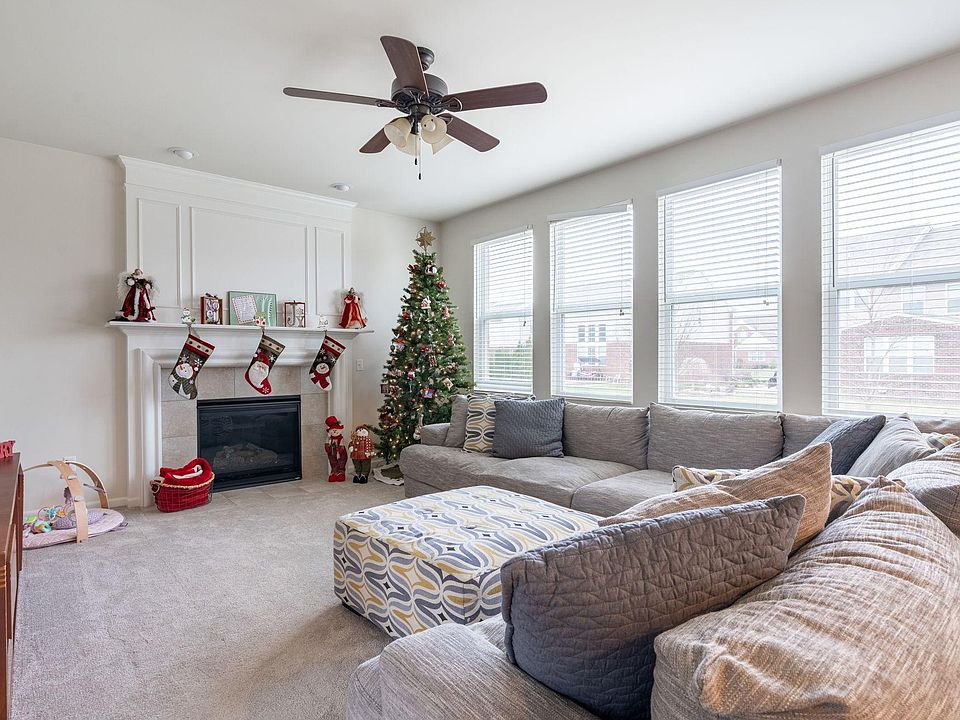 1st image of 49817 Bloomsbury Ln