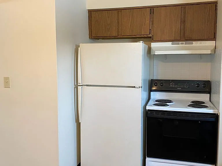 Stadler Ave Apartments 8154 — Photo 5