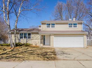 1512 Cormier Rd, Green Bay, WI 54313