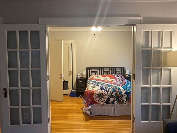 5th image of 823 W 4th St