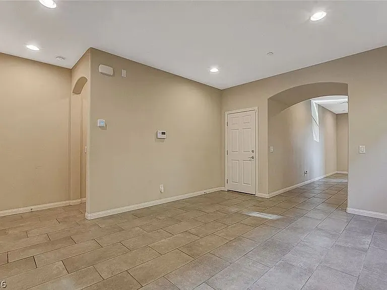 2934 Caxton Grove Dr — Photo 2