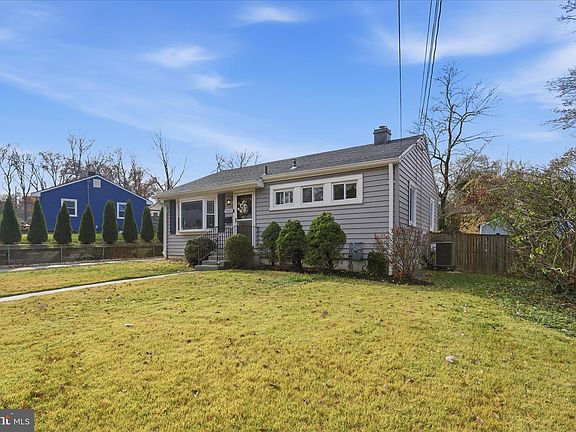 3rd image of 6606 Berkshire Dr