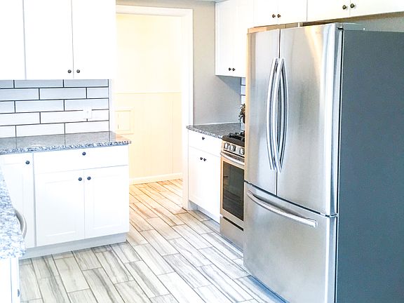 3rd image of 26039 Newport Ave