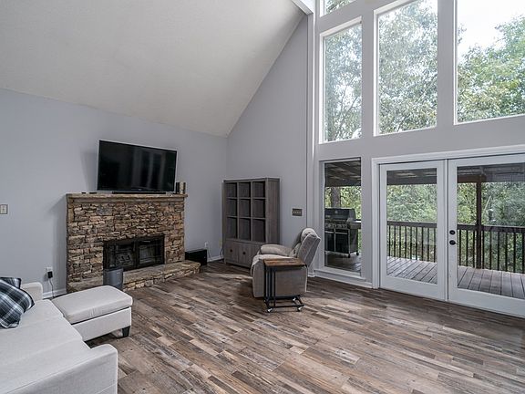 4th image of 466 Lakeview Dr