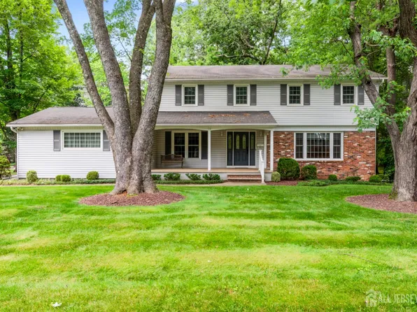 19 Redcoat Dr, East Brunswick, NJ 08816