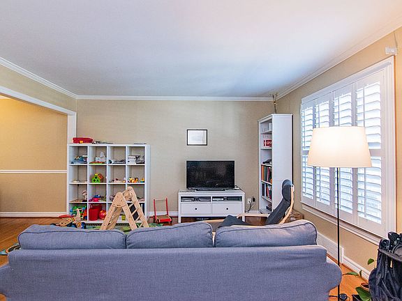 3rd image of 639 N Old Woodward Ave #1