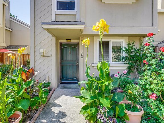 3rd image of 380 Caribe Way