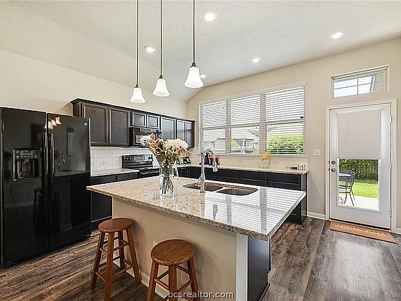 4th image of 2113 Polmont Dr