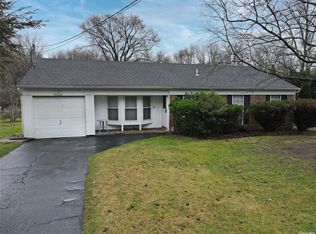 75 Raynor Rd, Ridge, NY 11961