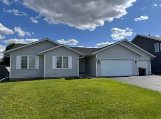 3033 Derbyshire Dr, Machesney Park, IL 61115