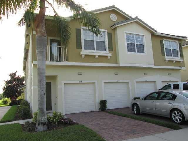 Home For Sale In Lexington Lakes