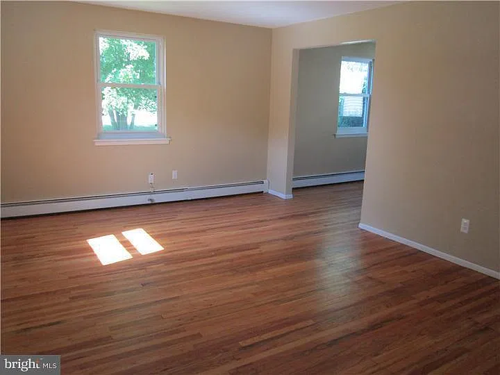 4 bed, 2.5 bath, 1936 sqft, $3,500 — Photo 2