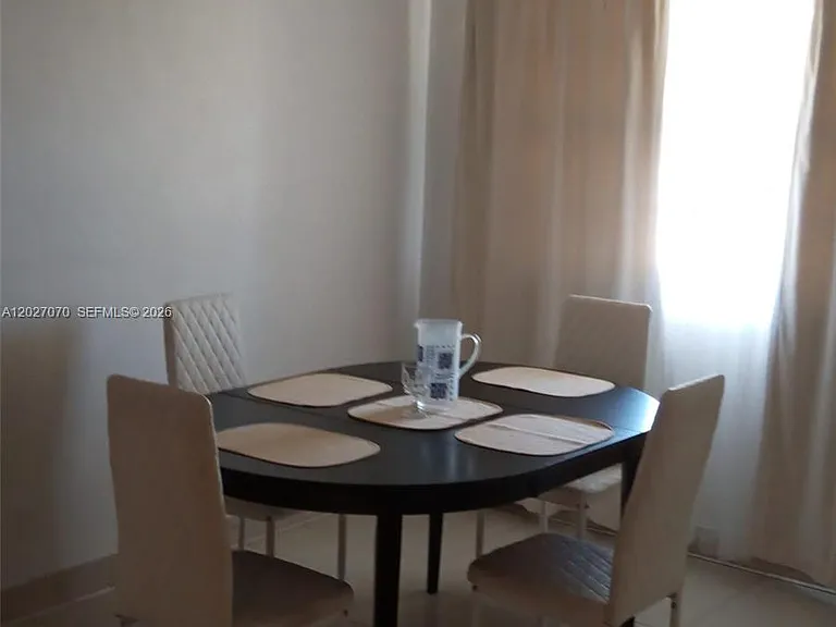1110 N 16th Ave #1 — Photo 2