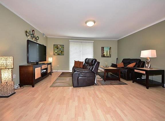 3rd image of 161 Cumberland Park Ct APT G