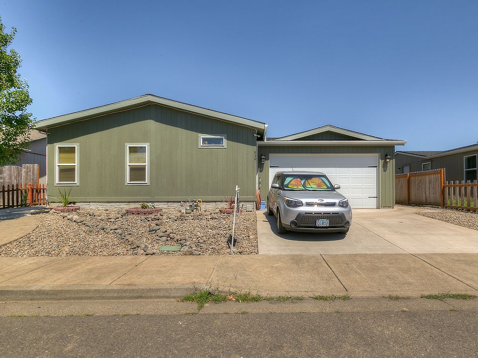 1st image of 950 Kauai St SE