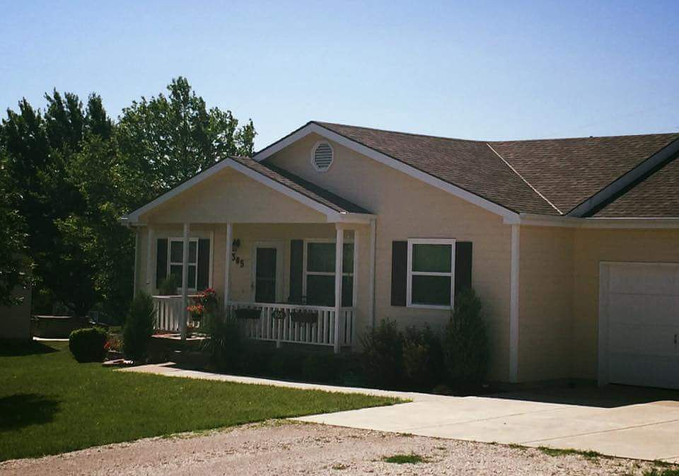 305 W Redbud Rd.