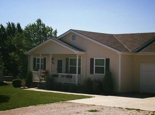 305 W Redbud Rd, Westmoreland, KS 66549