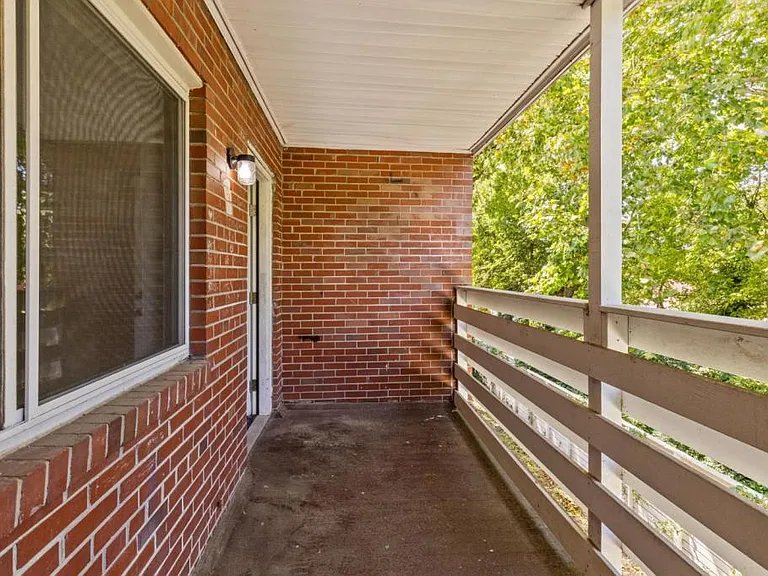2421 Bolton St #F — Photo 13