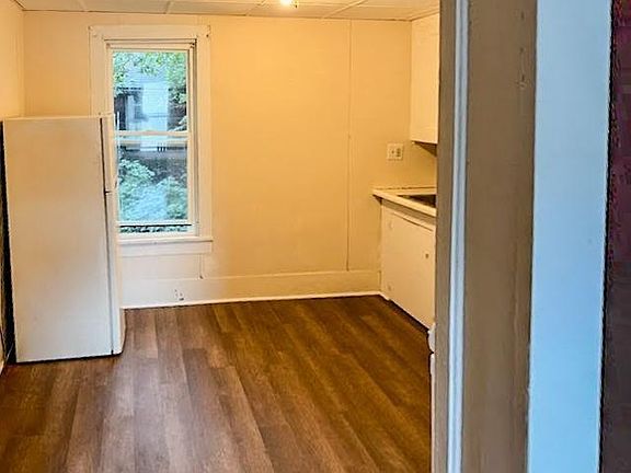3rd image of 422-422.5 RANKIN STREET
