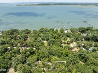 5 Hand Dr, Saint Helena Island, SC 29920