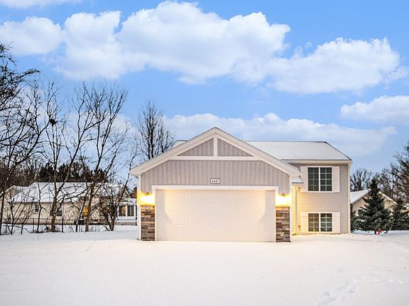 3rd image of 2224 Macatawa Ln