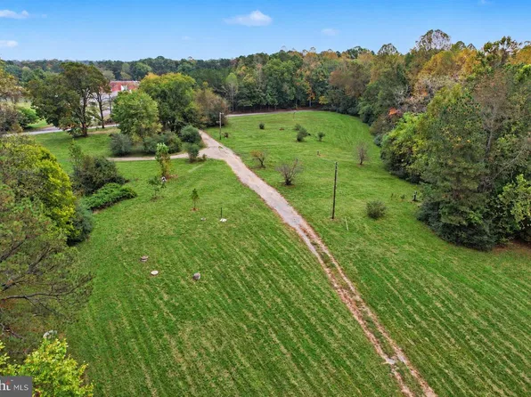14226 Elwood Dr, Bowling Green, VA 22427