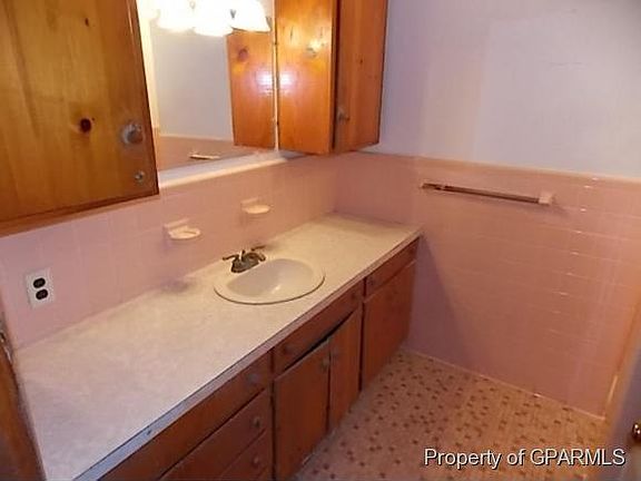 5th image of 4180 Pine Street E