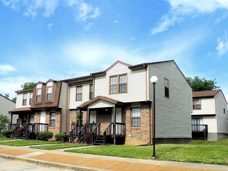 Meadow Ridge Townhomes - 600 E Campus Drive, Carbondale
